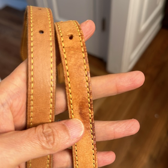 1 set of Louis Vuitton leather straps - Picture 2 of 5